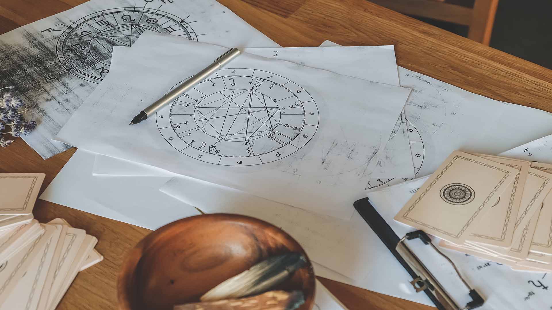 تشخیص زمان در فال قهوه