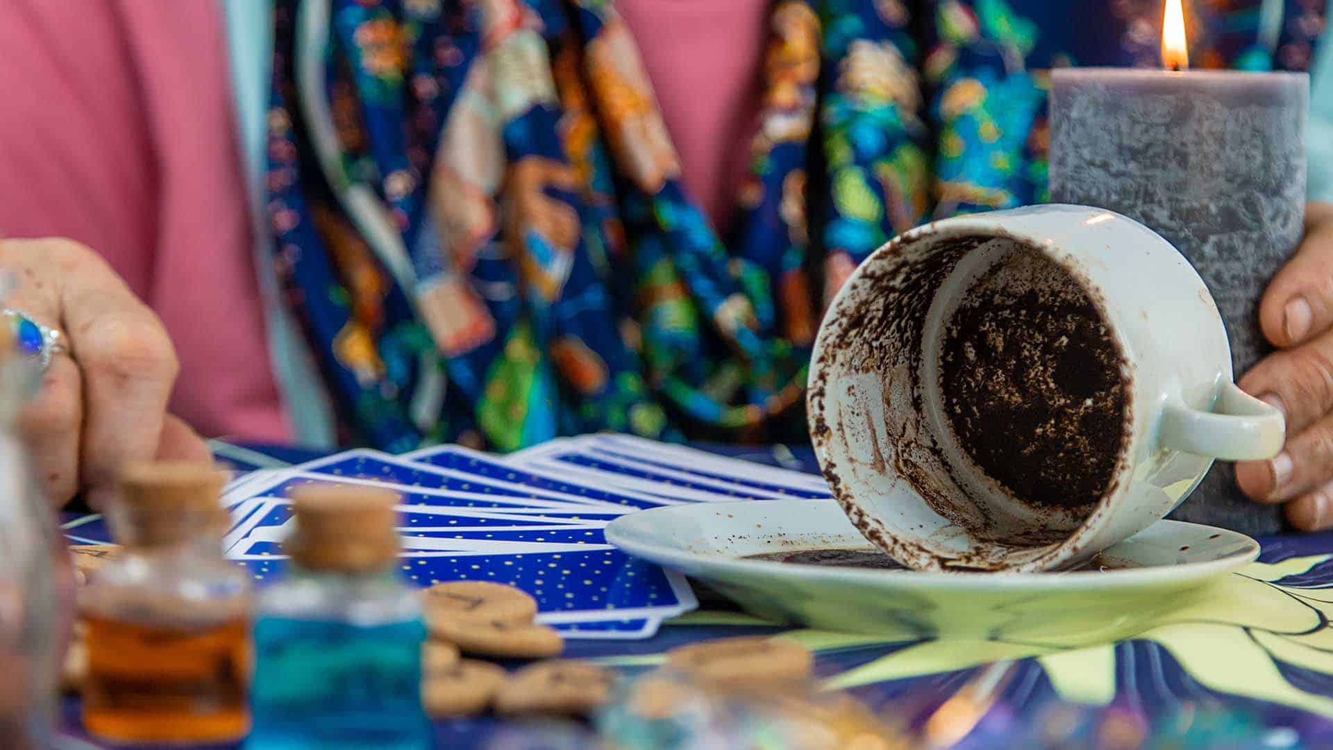 هنر تفسیر نشانه ها در فال قهوه