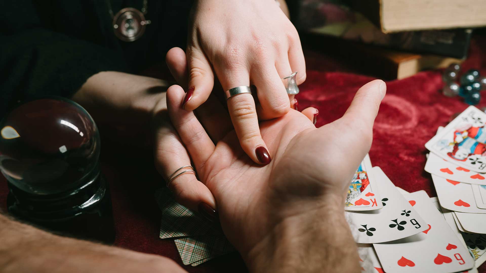 تأمل در نشانههای غیرمعمول در فال قهوه