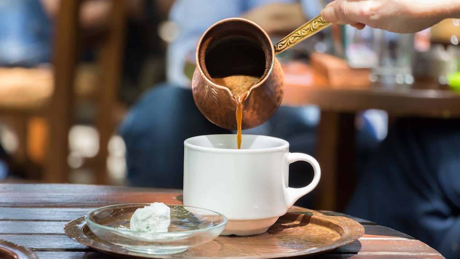 نمادها و آیینههای مدرن در فال قهوه