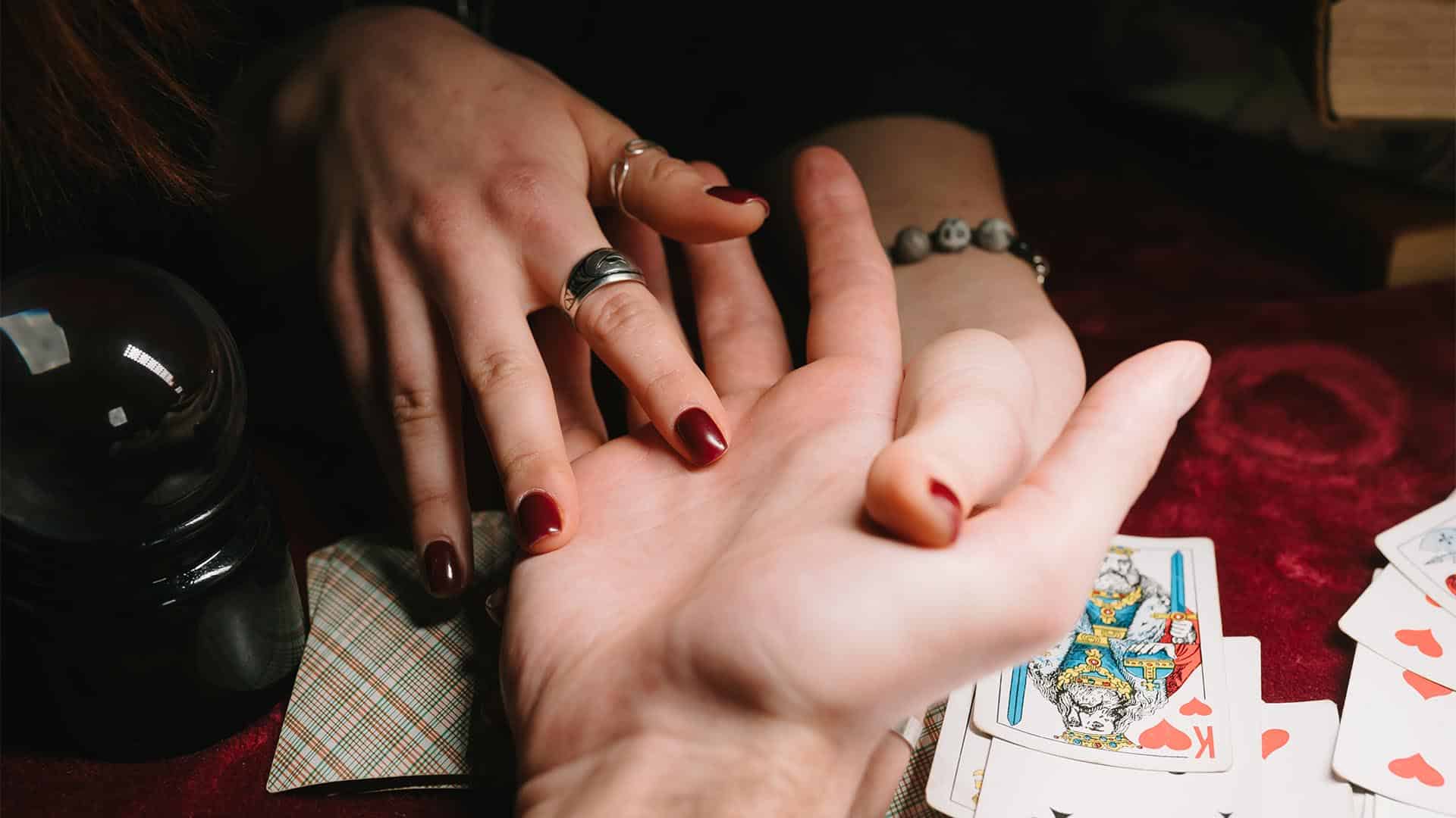 تاثیرات عاطفی و روحی فال قهوه در زندگی روزمره