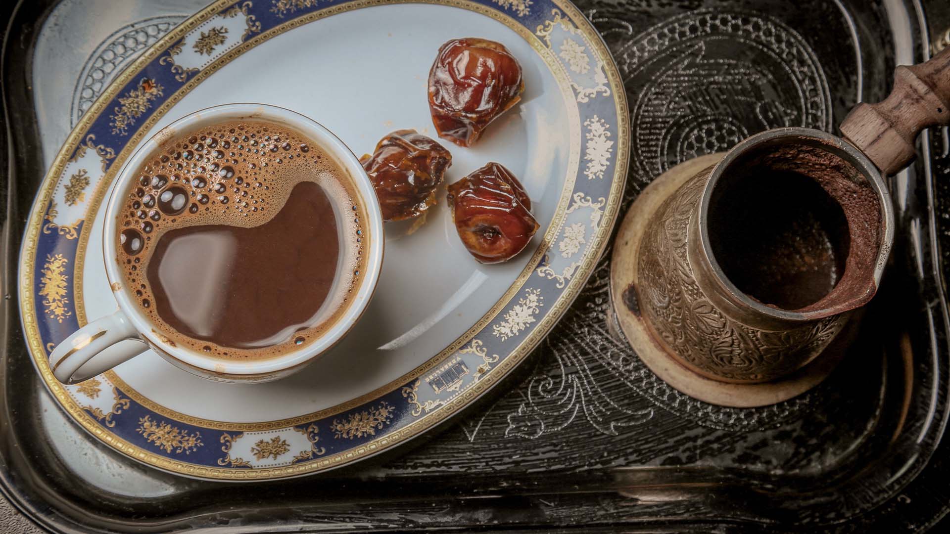 نمادها و آیینههای مدرن در فال قهوه