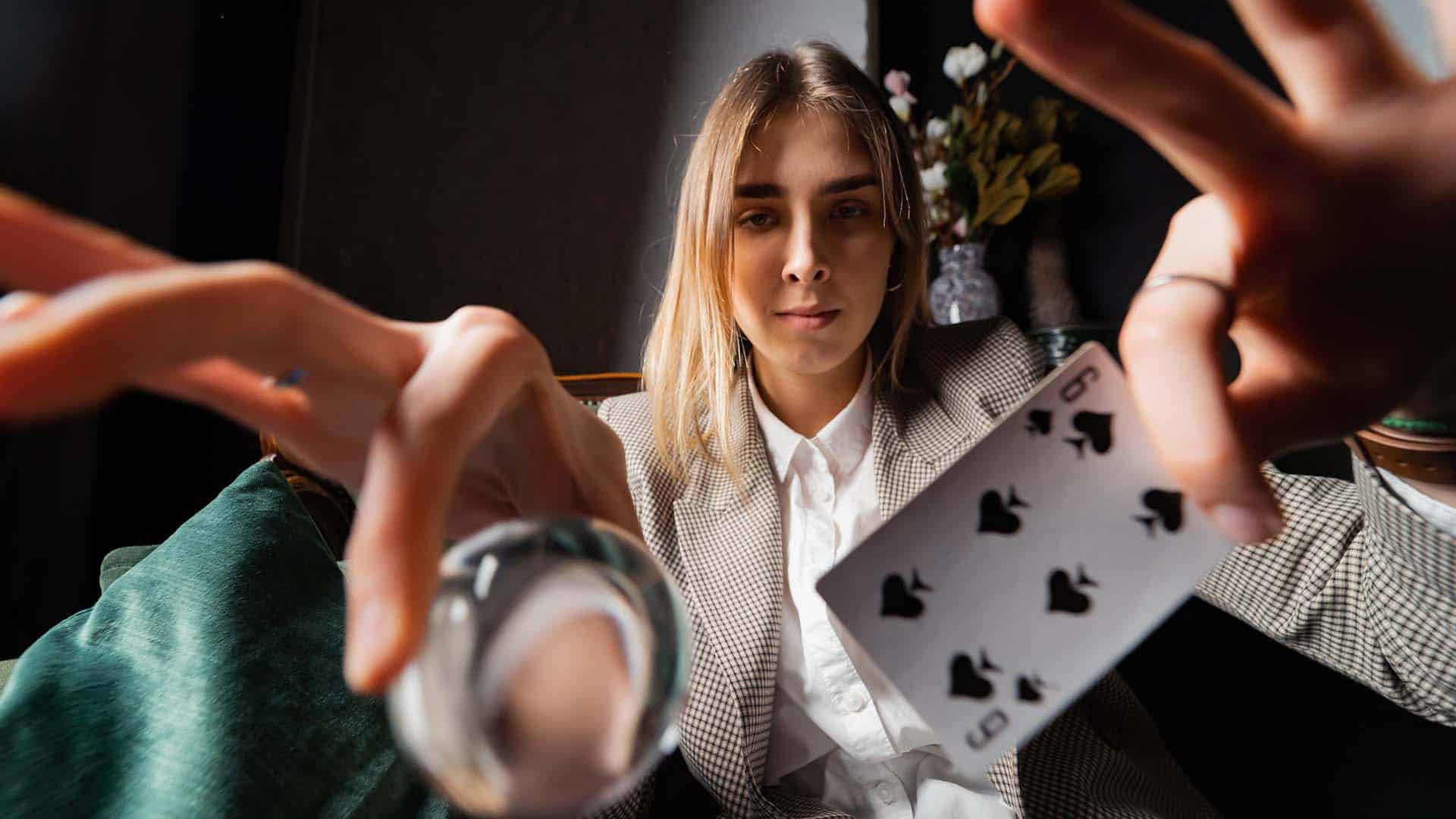 ارتباط با نمادهای فال قهوه در هنرهای تجسمی