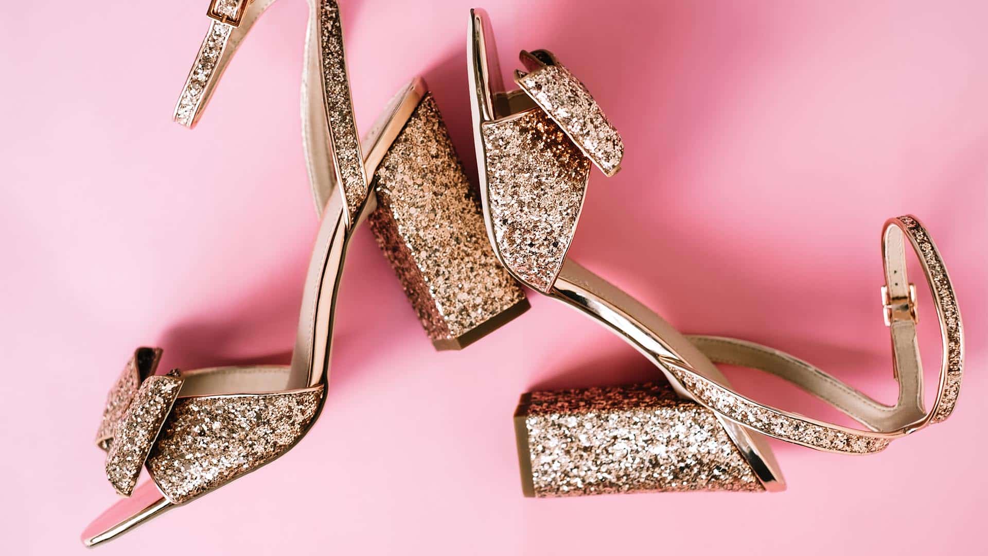 کفش پاشنه بلند در فال قهوه